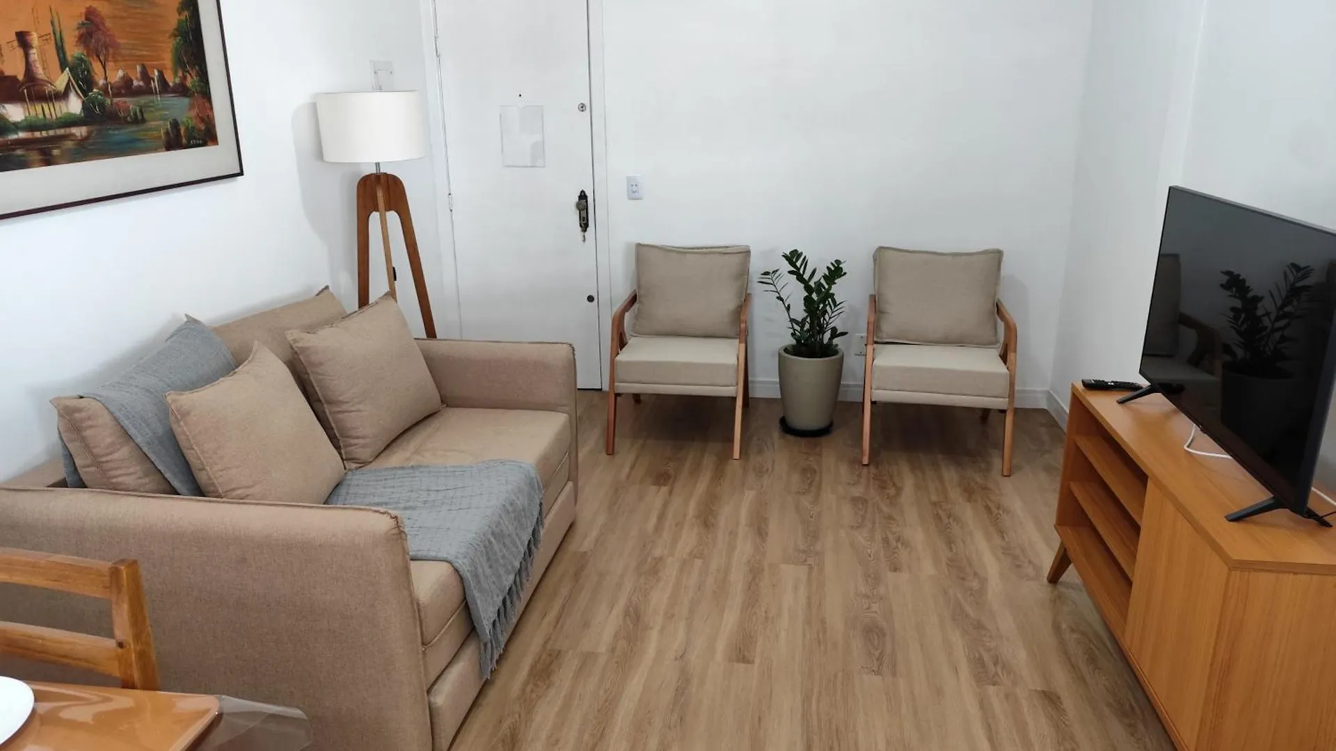 Apartamento A 500 Metros Da Praia Do Forte contacts